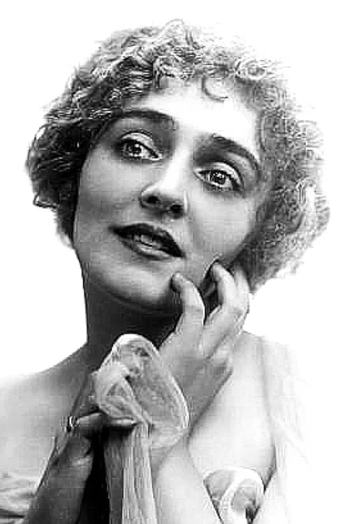 Photo of Elsie MacLeod, Acting