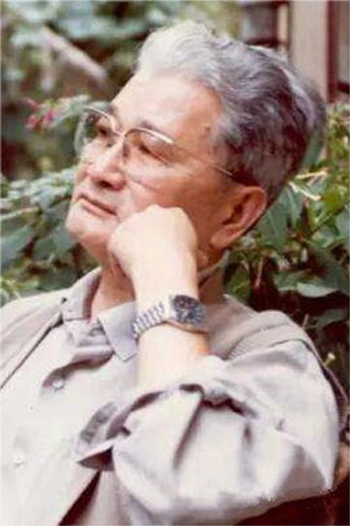 Photo of Leping Zhang, Writing