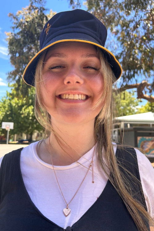 Mariah Nicolaou profile