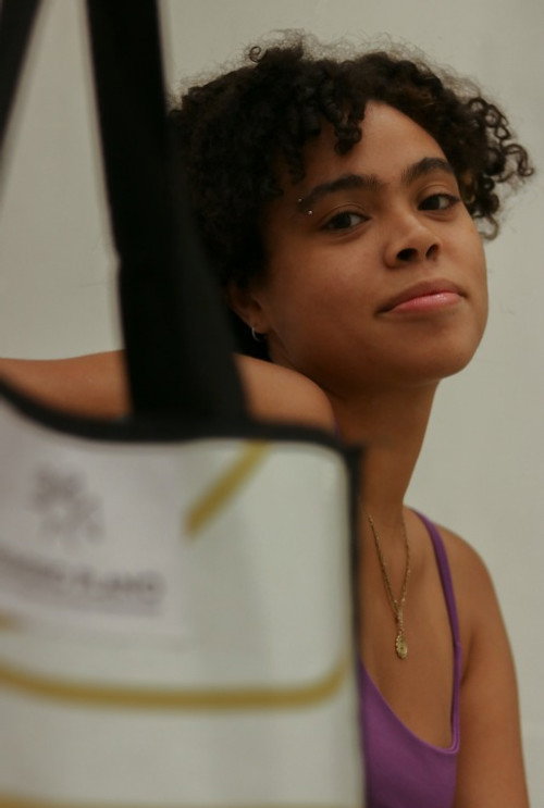 Photo of Laura de Souza, Camera