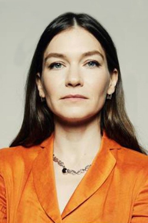 Hannah Gross profile