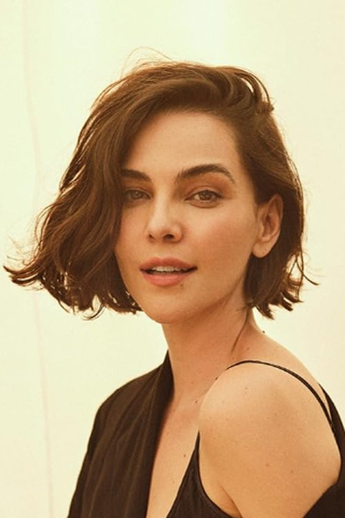 Tainá Müller profile