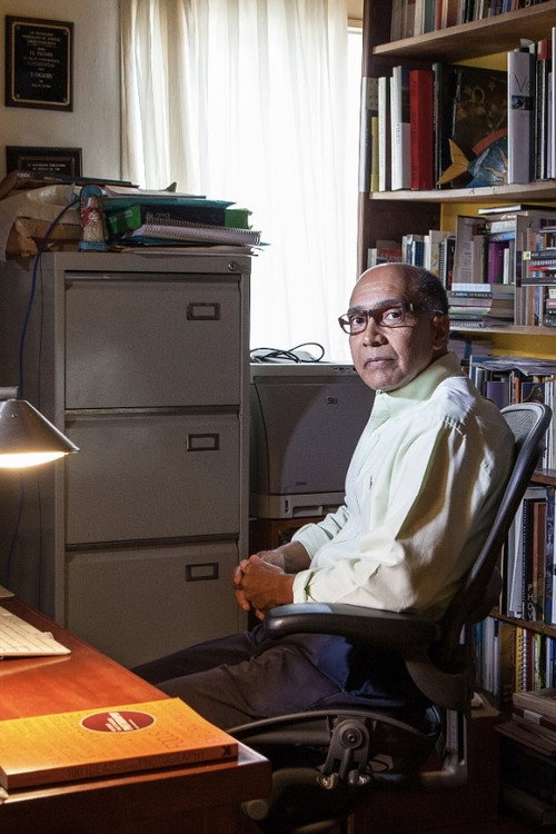 Photo of Óscar Lucien, Writing