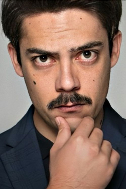 Roberto Flores profile