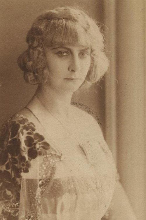 Photo of Emilie Sannom, Acting