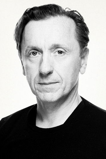Robert Skjærstad profile