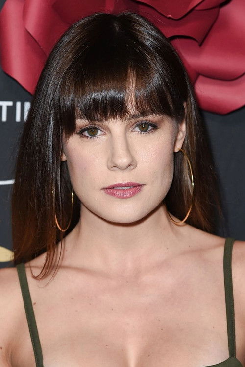 Chelsea Hobbs profile