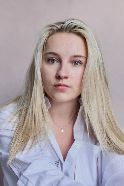 Photo of Kelsey Dee, Acting
