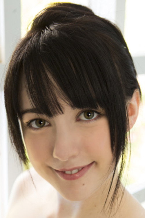 Photo of Kelsey Parnigoni, Acting