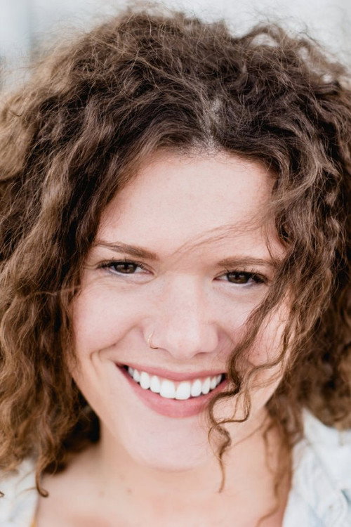 Mae Middleton profile