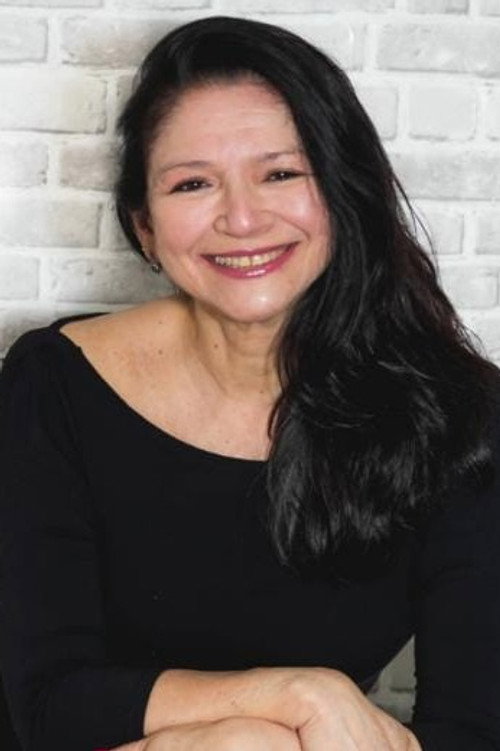 Photo of Cynara Thomaz, Directing