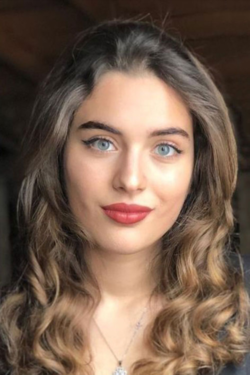 Çağla Şimşek profile