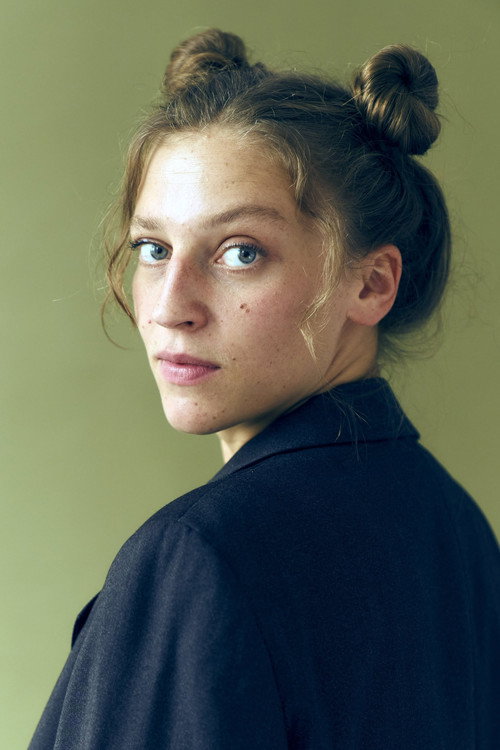Photo of Laura-Sophie Warachewicz, Acting