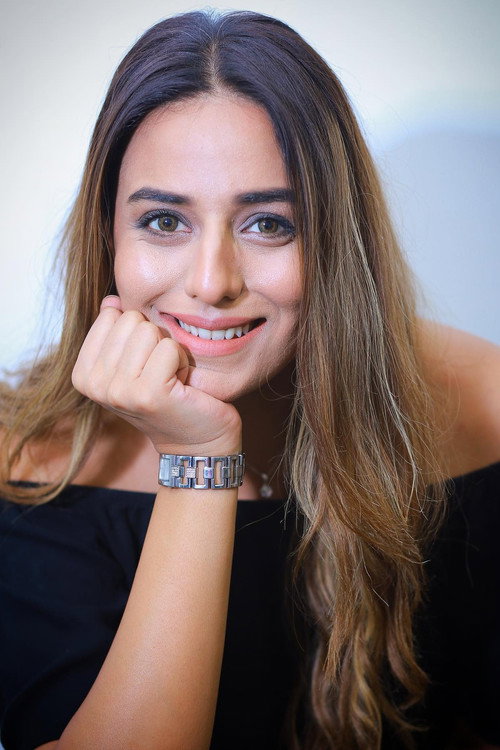 Kinza Razaak profile