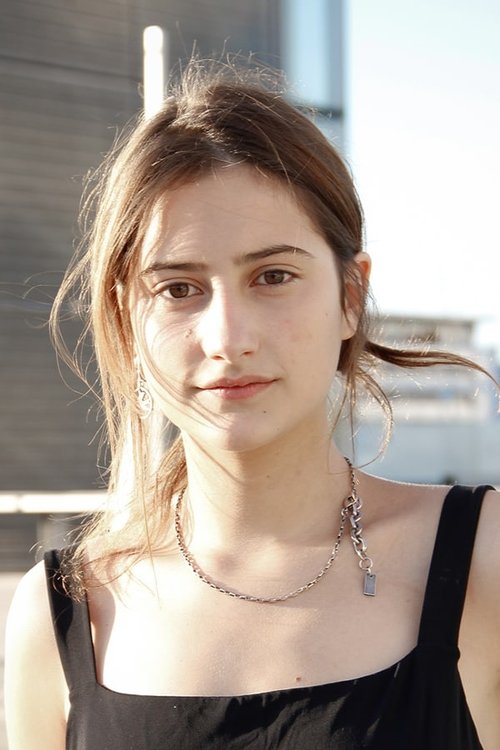 Lola Créton profile