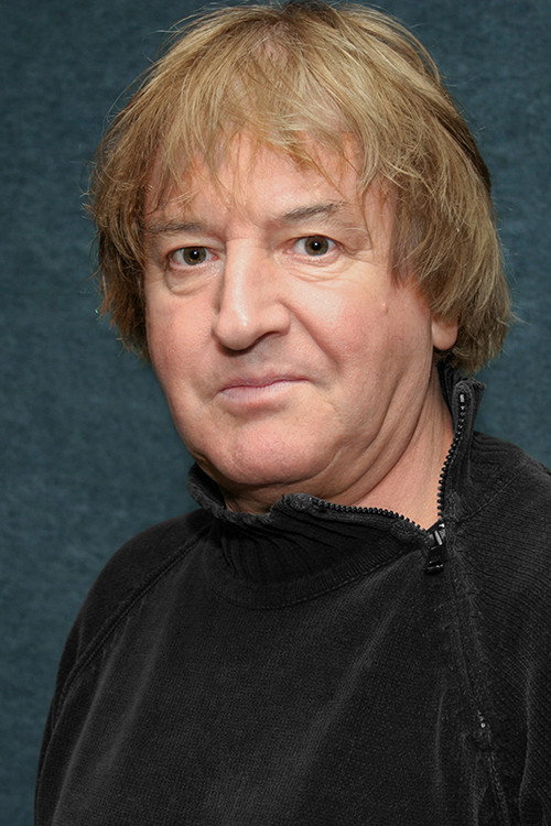 László Tahi Tóth profile