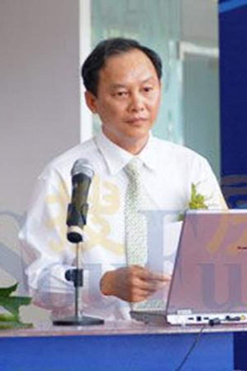 Photo of Hu Jianxin, Writing