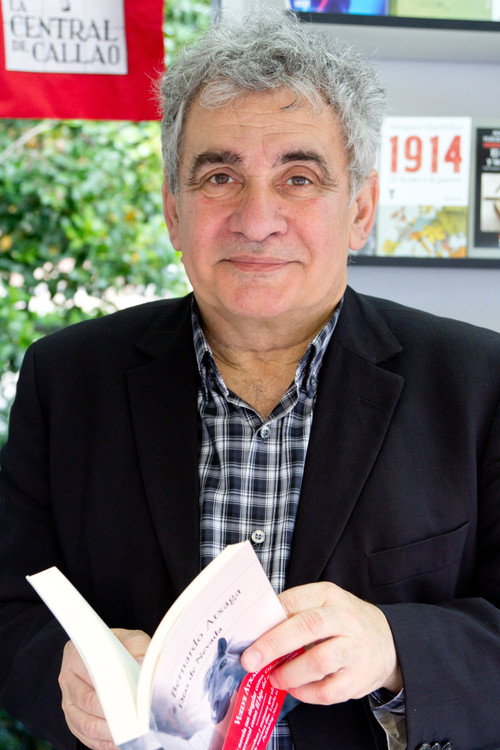 Photo of Bernardo Atxaga, Writing