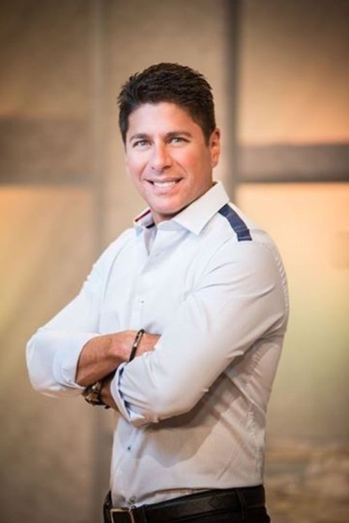 Raymond Arrieta profile