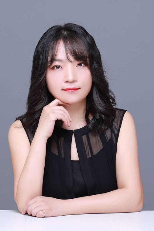 Photo of Wen Qin, Writing