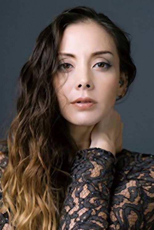 Anna Tsuchiya profile