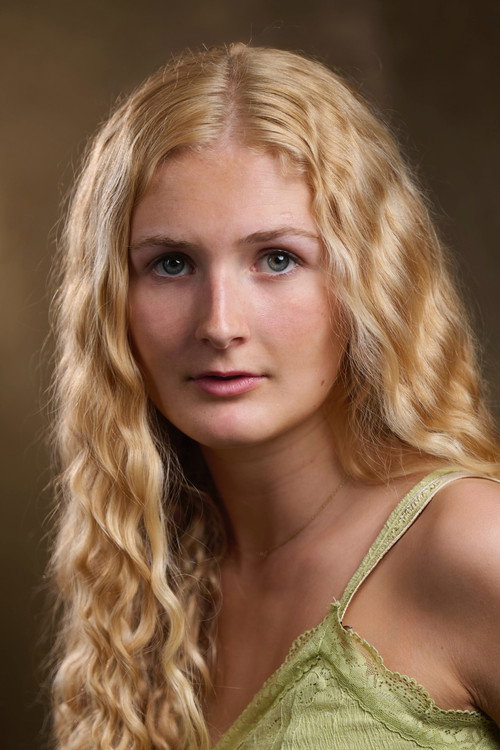 Photo of Robyn Dilnot, Acting