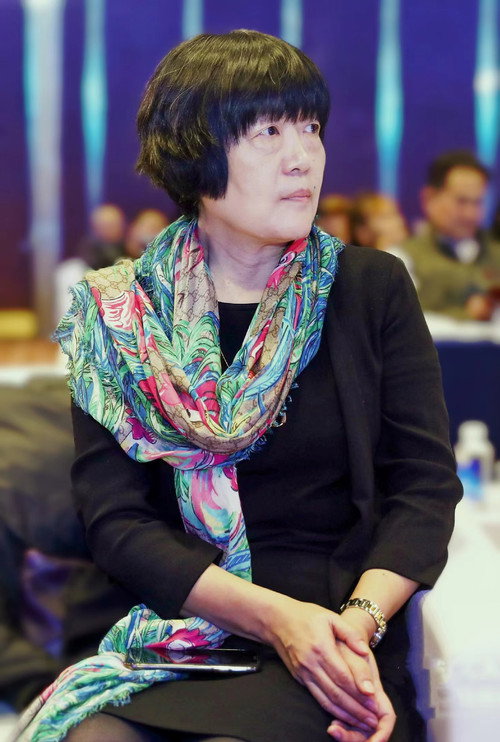 Photo of Lingling Qian, Directing