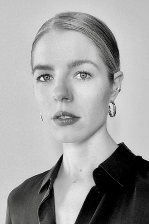Photo of Chelli Look, Acting