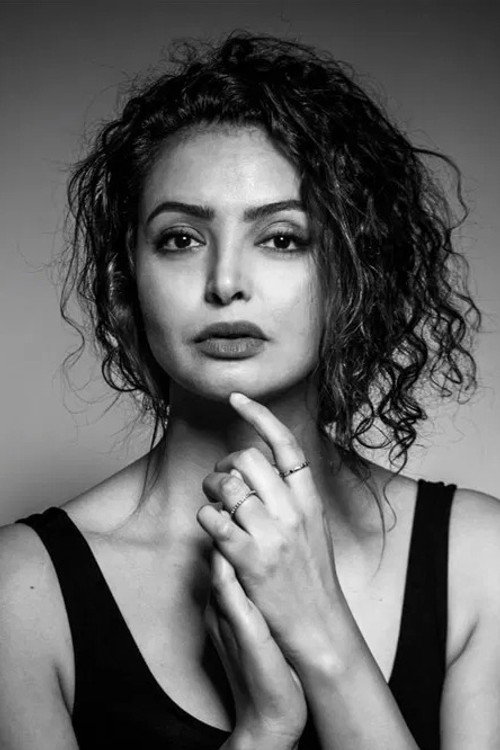 Photo of Amira Derouiche, Acting