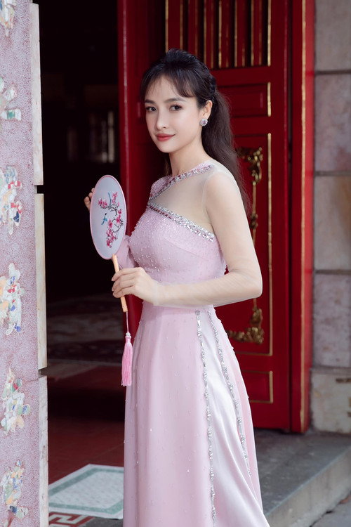 Photo of Lê Bê La, Acting