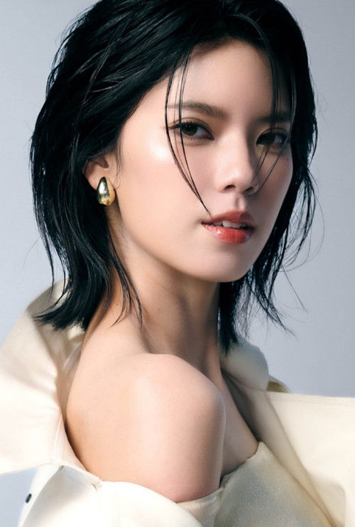 Apisara Lertwisettheerakul profile