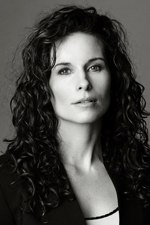 Holly Dignard profile