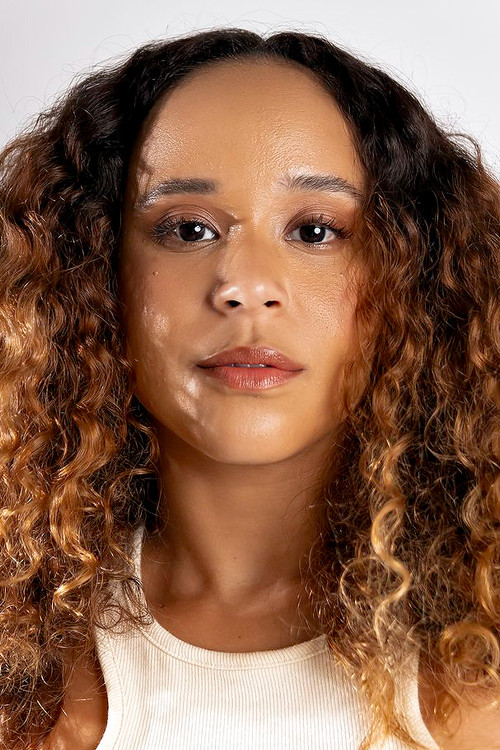 Mari Oliveira profile