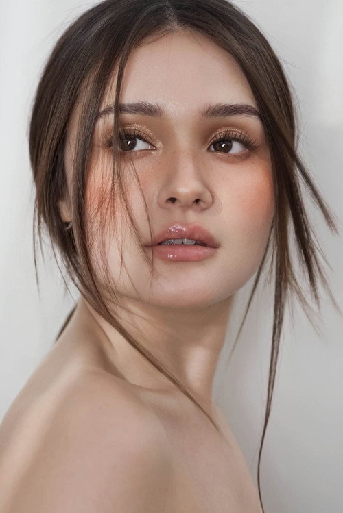 Photo of Kira Balinger, Acting