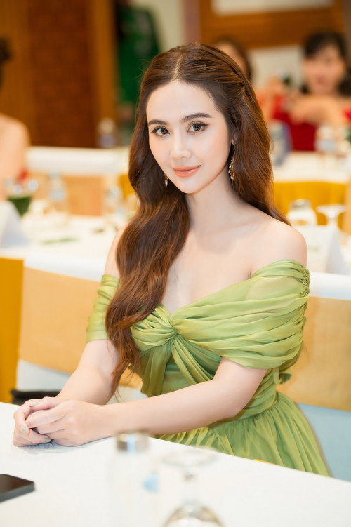 Huyền Lizzie profile