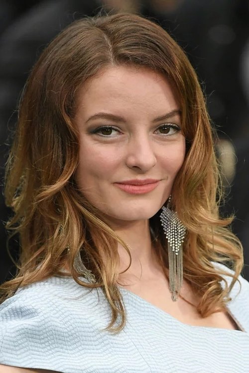 Dakota Blue Richards profile