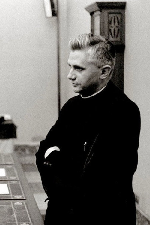 Movie poster for Der Unbequeme - Joseph Ratzinger, der Glaube und die Welt von heute (2017)