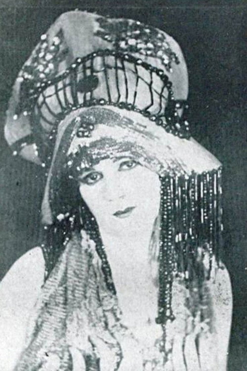 Photo of Laura Munken, Acting
