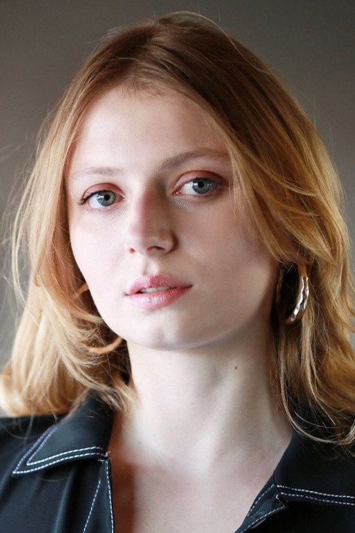 Photo of Yasemin Szawlowski, Acting