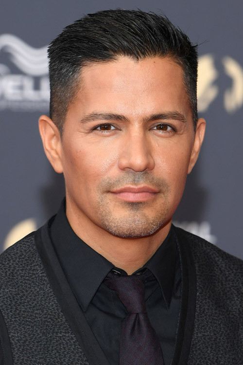 Jay Hernandez profile