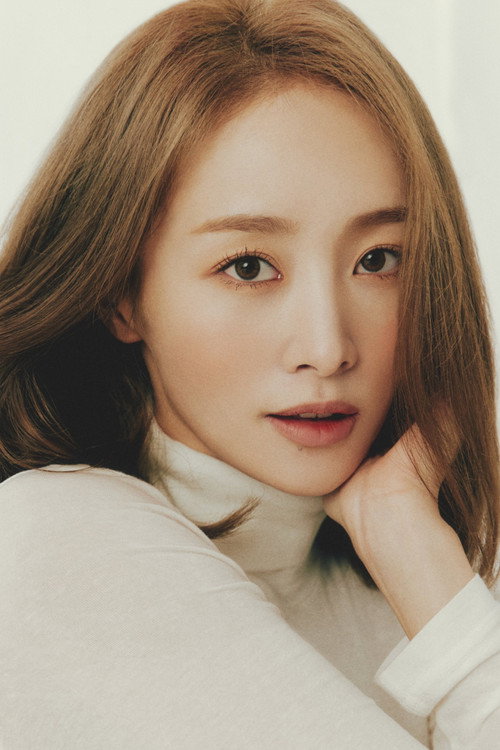 Nicole Jung profile