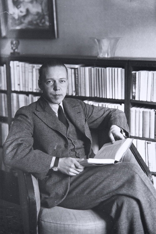 Photo of Mika Waltari, Writing