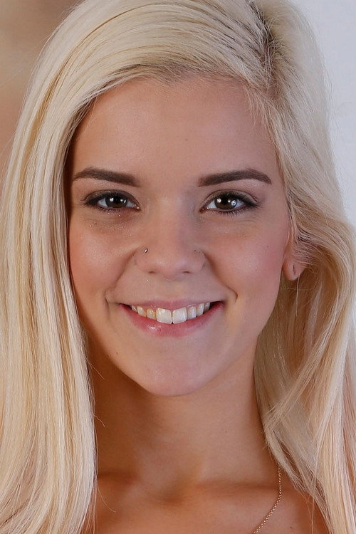 Photo of Halle Von, Acting