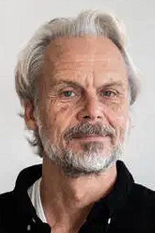 Photo of Lars Mering, Writing