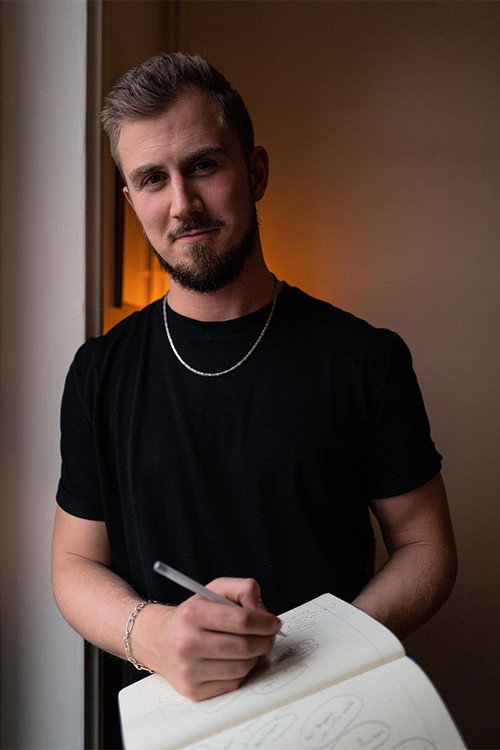 Photo of Thomas Brag, Acting