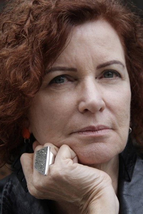 Emília Silveira profile