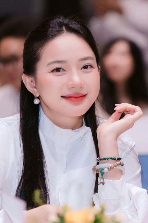 Phan Nhu Thao profile