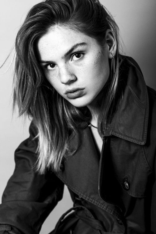 Famke Louise profile