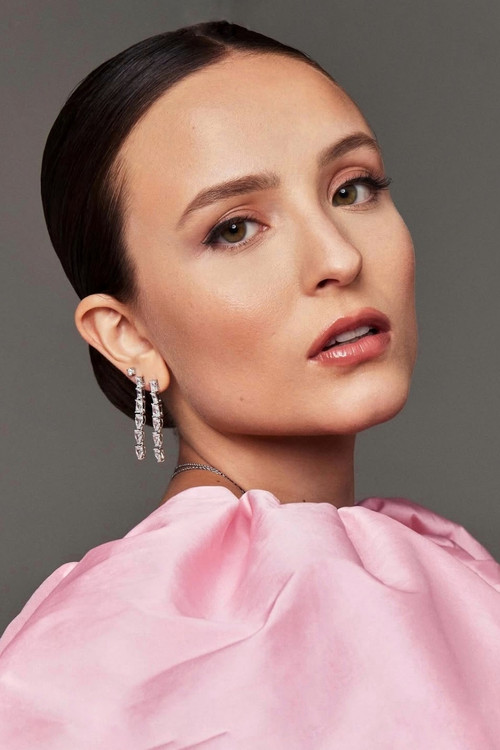 Larissa Manoela profile