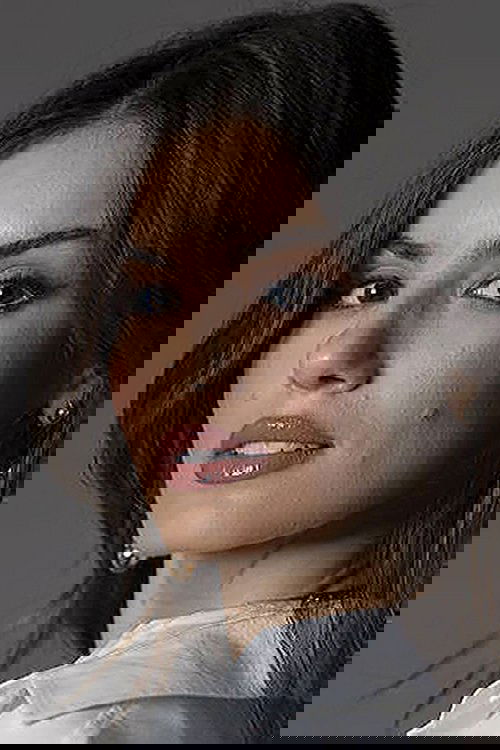 Camila Queiroz profile